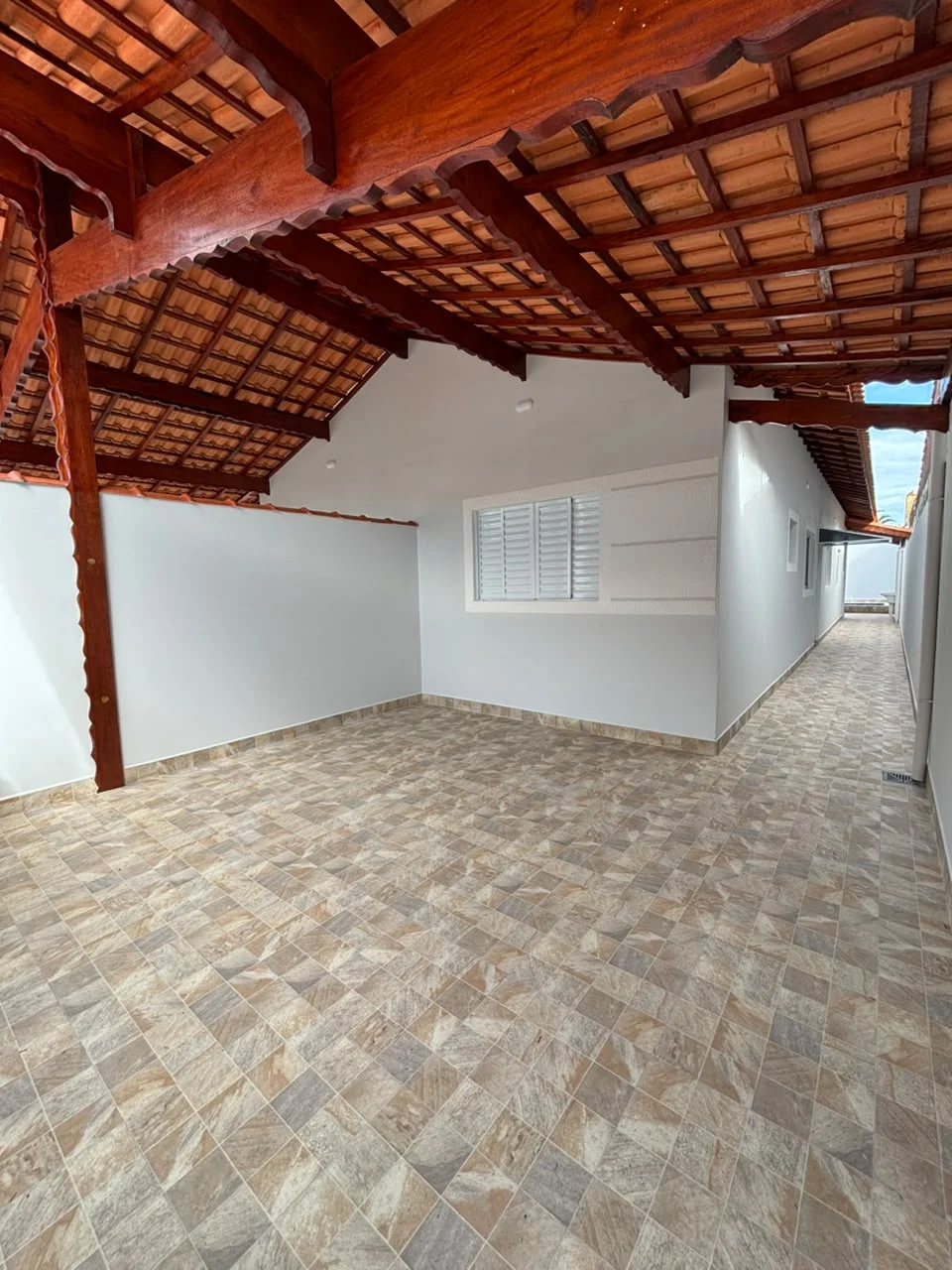 Casa com 2 dormitórios próximo à praia no bairro Itaóca
