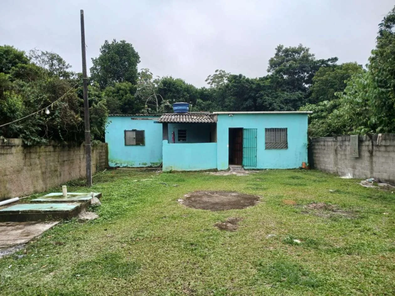 Casa com 2 dormitórios próximo à praia no bairro Marambá1