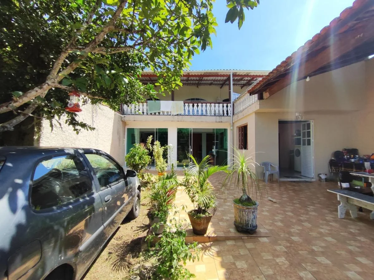 Casa com 2 dormitórios próximo à praia no bairro Bopiranga