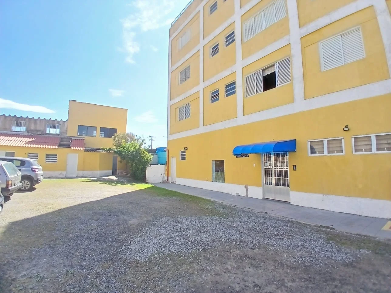 Pousada com 27 suítes mobiliado com vista para o mar no bairro Balneário Itaguaí