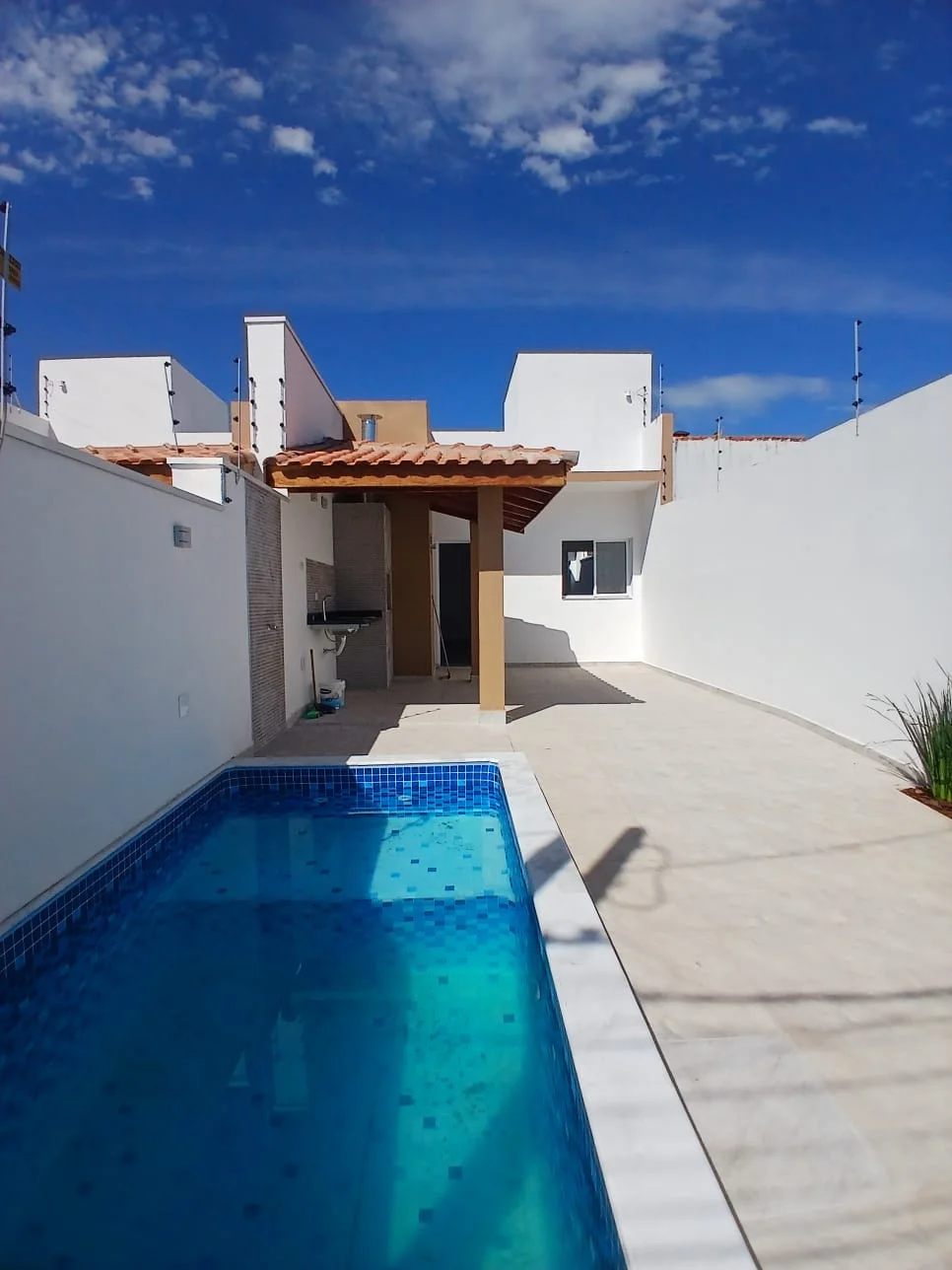 Casa com 2 dormitórios próximo à praia no bairro Suarão