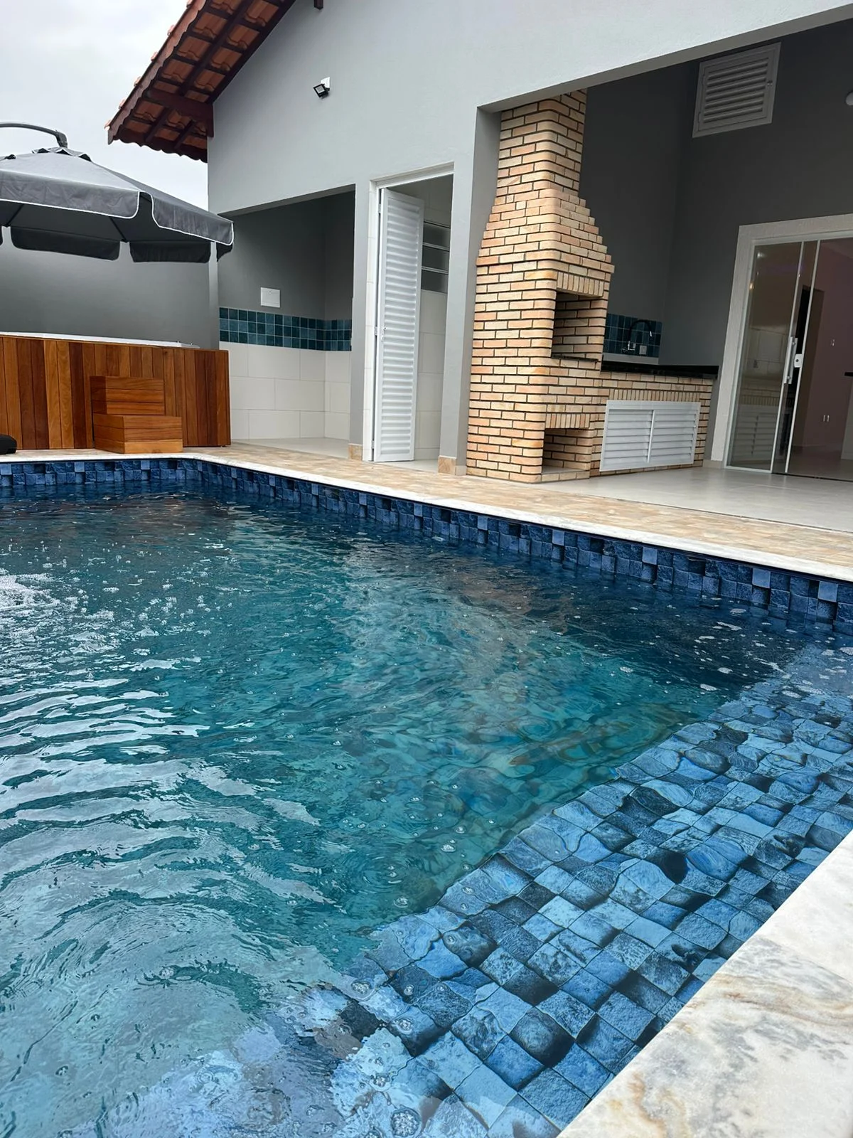 Casa com 3 dormitórios próximo à praia no bairro Balneário Costa…