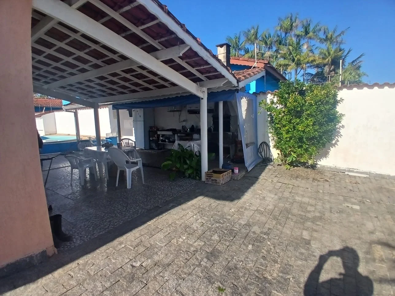 Casa com 6 dormitórios próximo à praia no bairro Jardim Beira Ma…