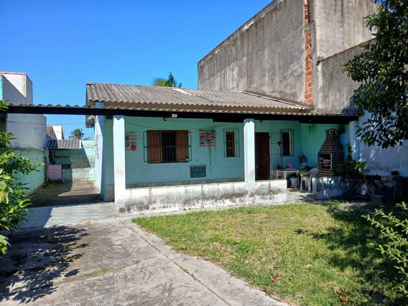 Casa com 2 dormitórios próximo à praia no bairro Luizarmar