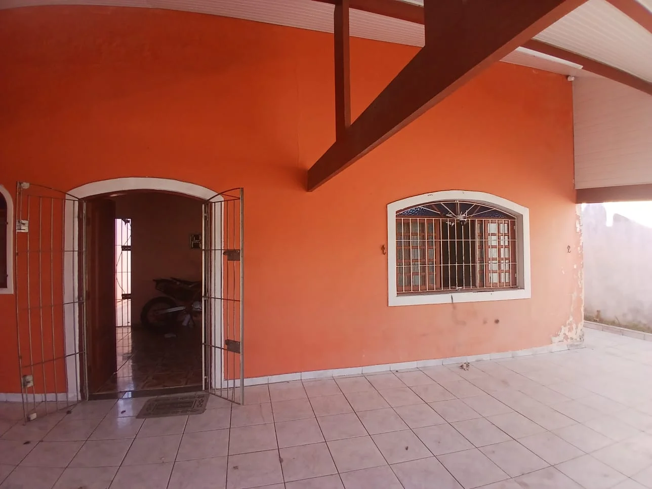Casa com 6 dormitórios próximo à praia no bairro Mosteiro em Ita…