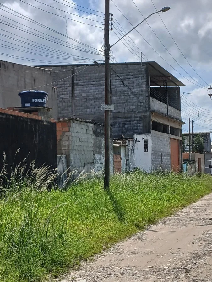 Galpão à venda no bairro Jardim Lindomar de frente para a rodovia