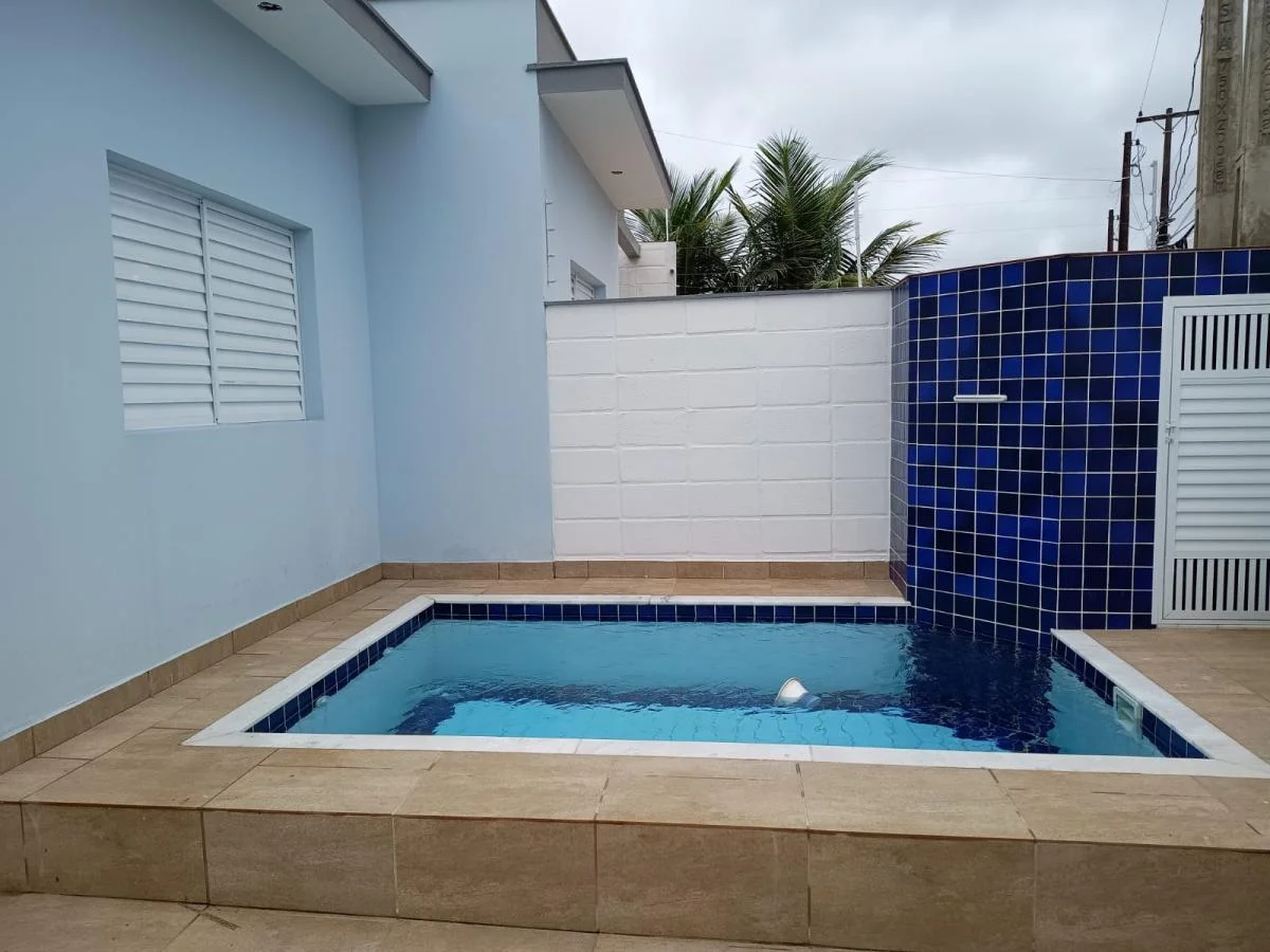 Casa com 2 dormitórios próximo à praia no bairro Jamaica
