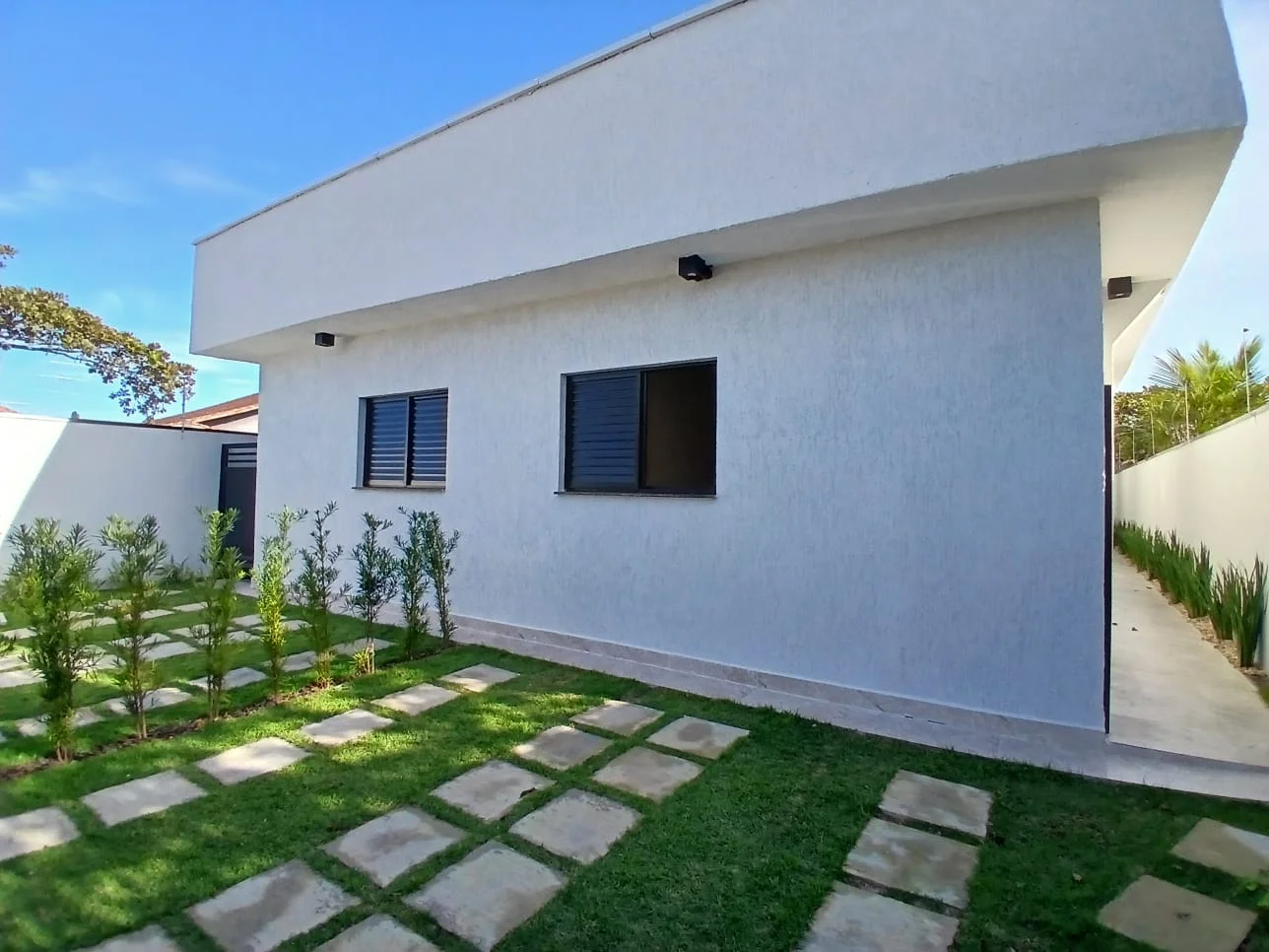 Casa com 3 dormitórios piscina próximo à praia no bairro Cibrate…